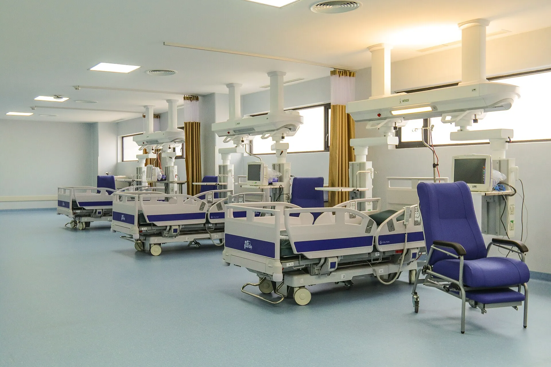 Sala de cuidados del Hospital del IESS Quito Sur