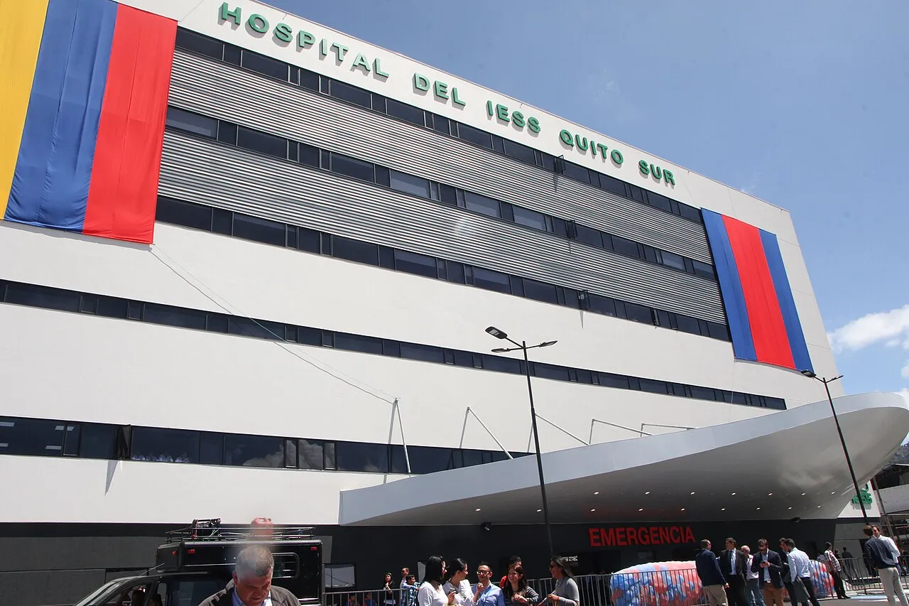 Fachada del Hospital Quito Sur
